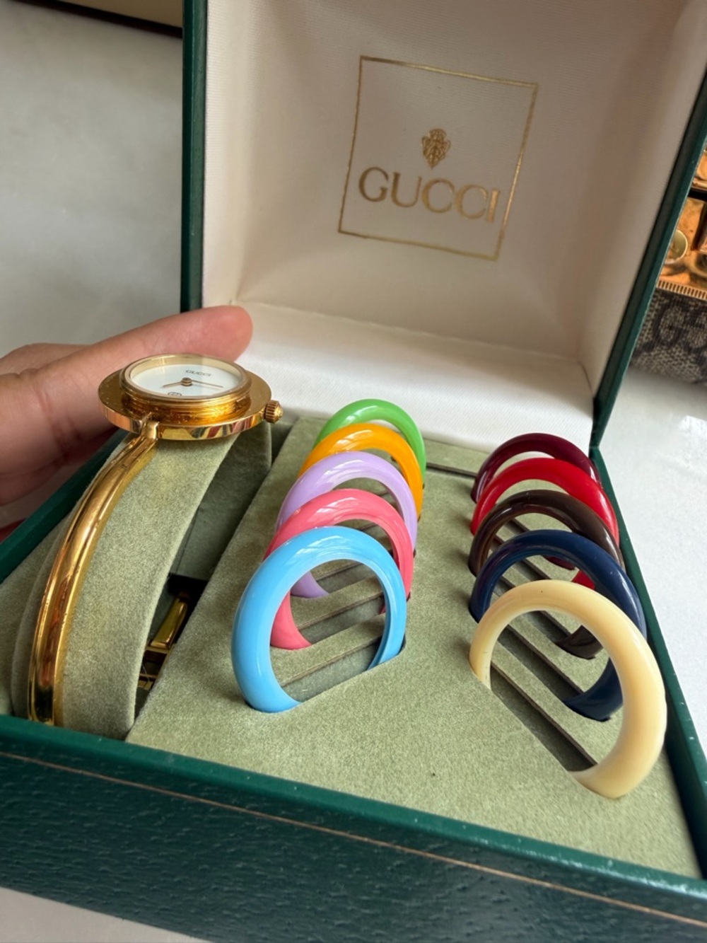 VIRAL🔥GUCCI watch interchangeable bezel circle bracelet watch gold tone Gucci - Picture 6 of 17